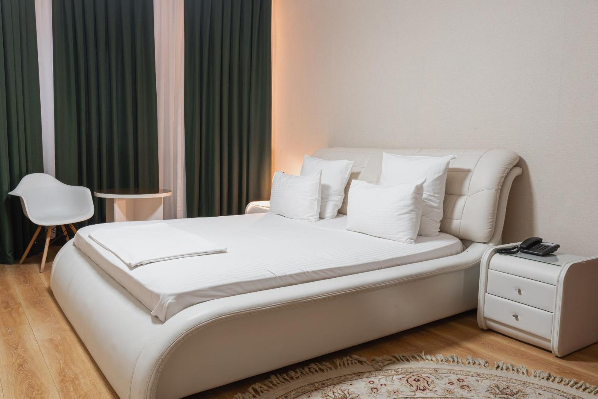 Altair Hotel Chimkent Extérieur photo