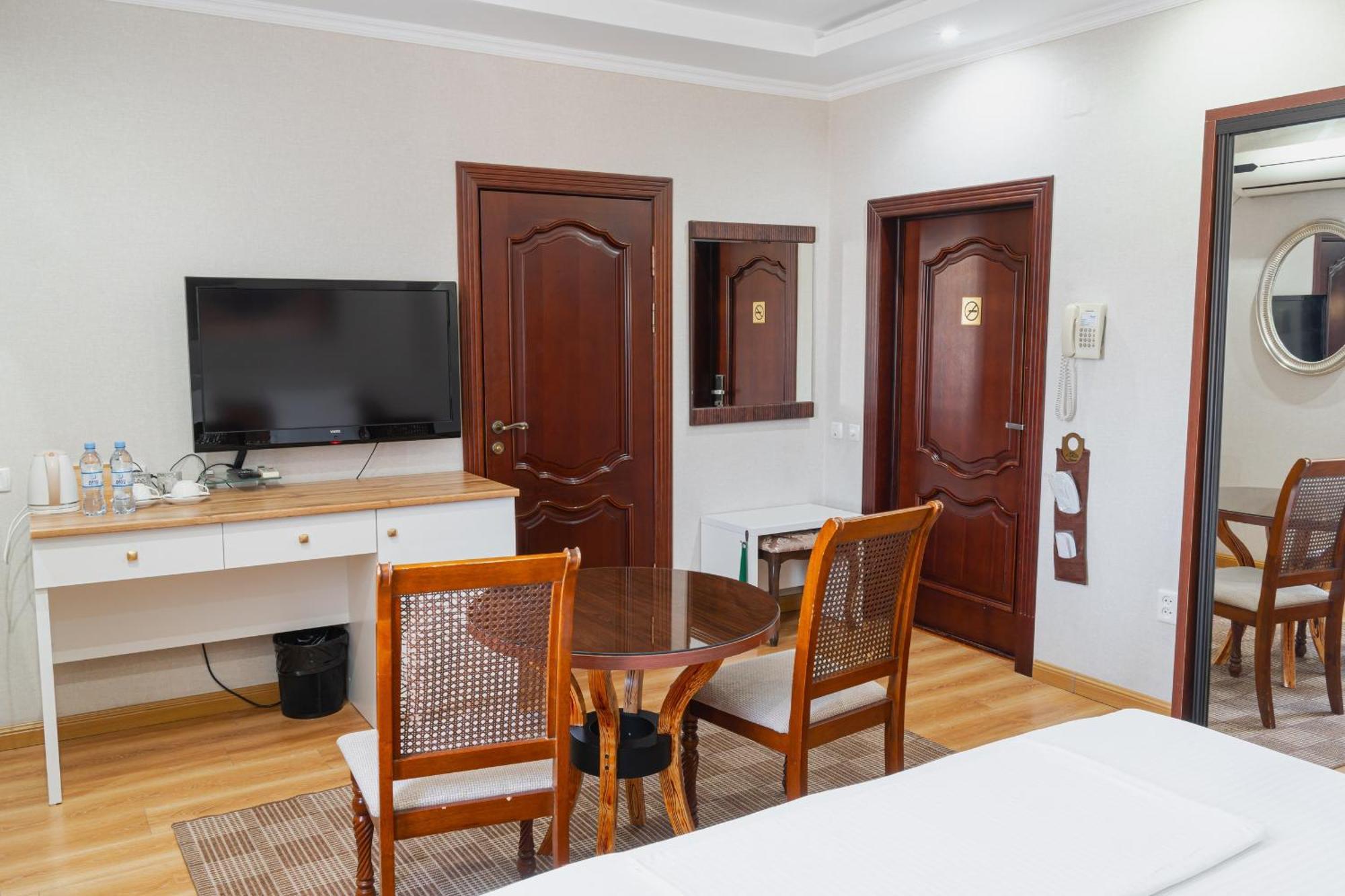 Altair Hotel Chimkent Extérieur photo